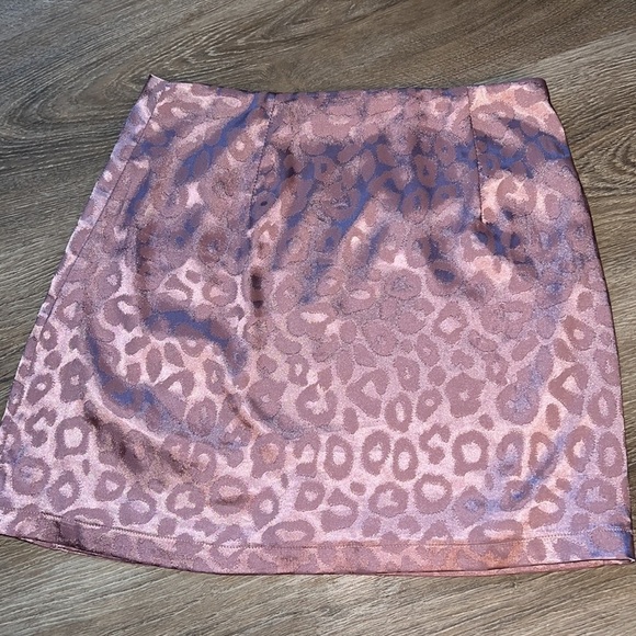 Forever 21 - Pink cheetah print skirt - size small - Picture 2 of 4